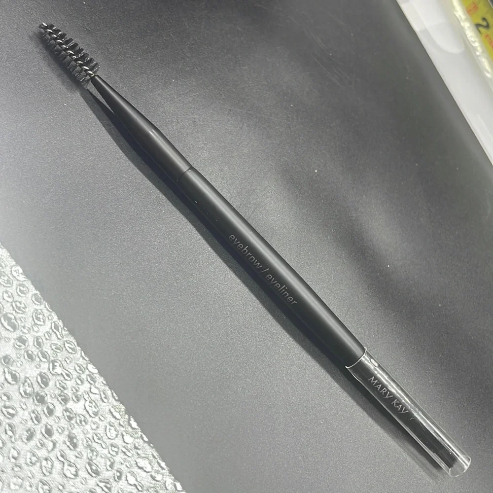 NEW MARY KAY BRUSH